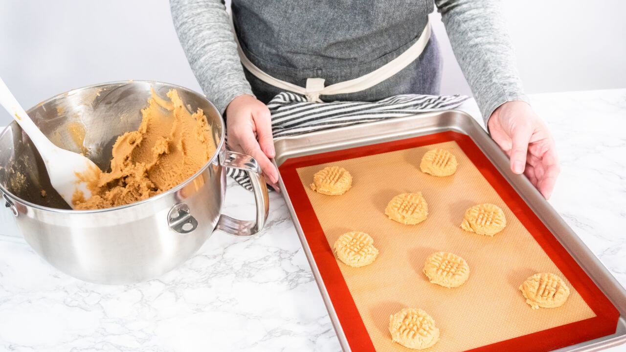 How to Use Silicone Mats for Baking